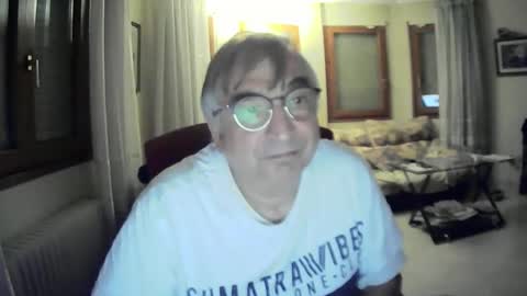 Snapshot of antonio2605 chatting on December 6, 1:46 am Antonio online show from December 6, 1:46 am