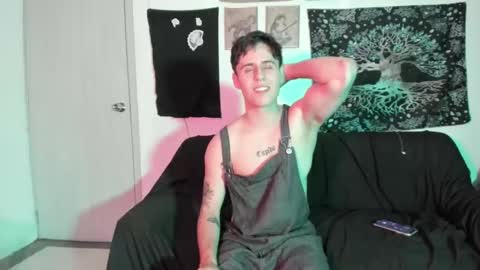 Snapshot of antonnello_ chatting on February 2, 12:30 am antonnello_ online show from February 2, 12:30 am