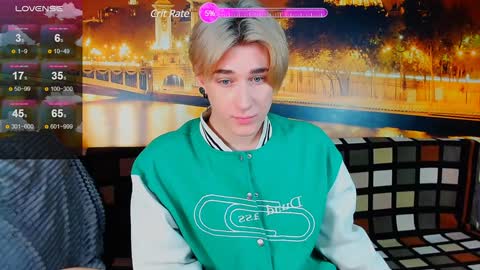 Snapshot of antonylewis chatting on December 30, 6:05 pm YummyTony online show from December 30, 6:05 pm