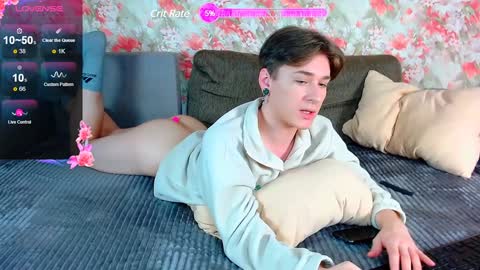 Snapshot of antonylewis chatting on January 28, 7:21 pm YummyTony online show from January 28, 7:21 pm