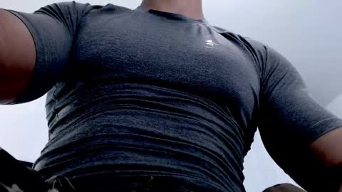 Instagram miguelangel1802  online show from April 18, 11:16 pm