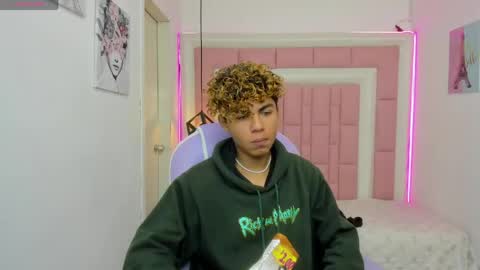 anyelotwink online show from May 8, 11:49 am