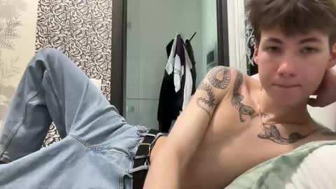 Snapshot of aplant_ chatting on October 1, 1:54 pm aplant_ online show from October 1, 1:54 pm