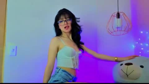  online show from May 5, 12:22 pm