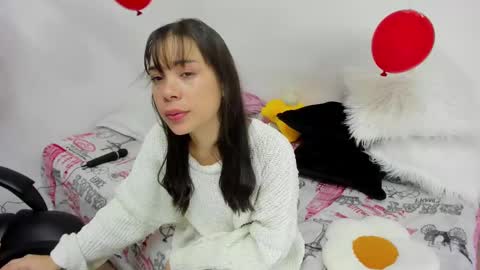 Snapshot of aprildubois_ chatting on February 15, 6:55 am April online show from February 15, 6:55 am
