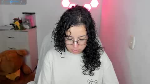 aqua emilly online show from January 6, 9:19 pm