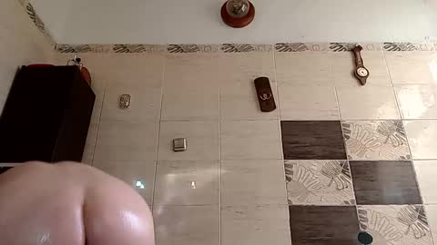 aquinn2000 online show from April 13, 6:06 am