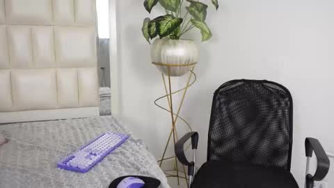   online show from September 25, 5:58 am