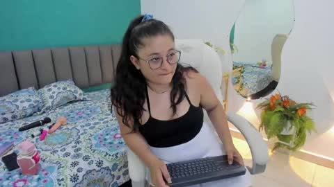 Snapshot of aradia_kiss chatting on October 7, 8:27 pm aradia_kiss online show from October 7, 8:27 pm
