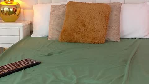     online show from April 11, 5:12 am