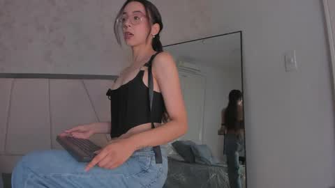 Ari Wilde online show from April 10, 2:11 pm