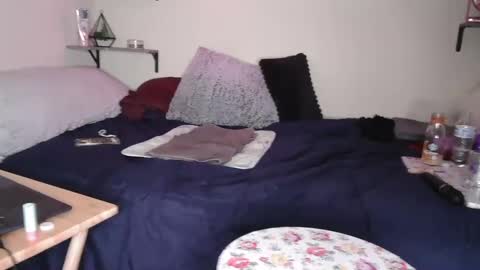 Snapshot of aria__marie chatting on October 4, 5:05 am Aria Marie online show from October 4, 5:05 am