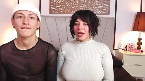 aria y orien  online show from March 9, 10:52 am