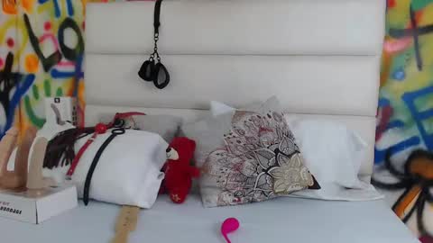 aria online show from February 12, 12:01 pm