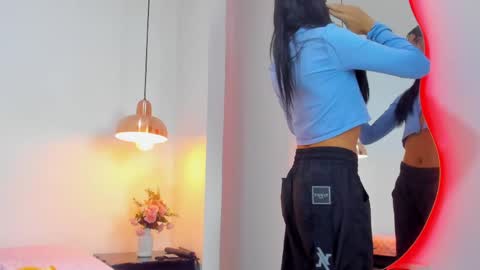 aria_millers1 online show from April 4, 11:39 am