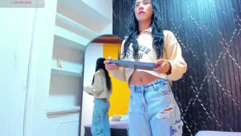 Snapshot of aria_millers_ chatting on October 16, 11:54 am Aria Millers online show from October 16, 11:54 am