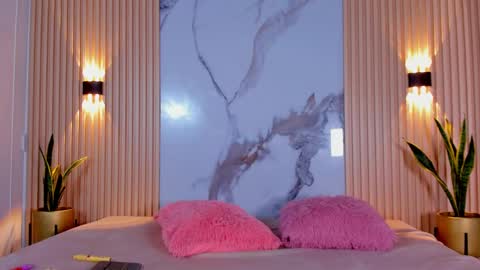 Snapshot of aria_millers_ chatting on February 22, 11:35 am Aria Millers online show from February 22, 11:35 am