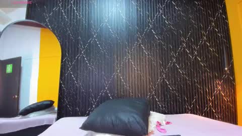 Snapshot of aria_millers_ chatting on October 10, 12:00 pm Aria Millers online show from October 10, 12:00 pm