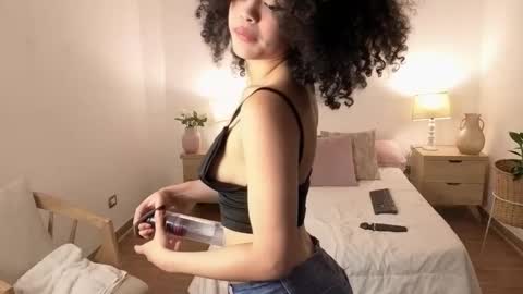 ariaa_23 online show from February 21, 1:25 pm