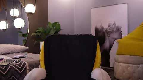 Ariaa online show from April 16, 9:39 pm