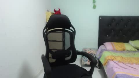 ...Ariana... online show from November 4, 6:42 pm