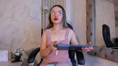 Snapshot of ariagh_ chatting on September 28, 7:23 pm aria online show from September 28, 7:23 pm
