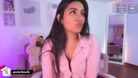 Snapshot of ariana_bae_ chatting on December 18, 3:04 am online show from December 18, 3:04 am