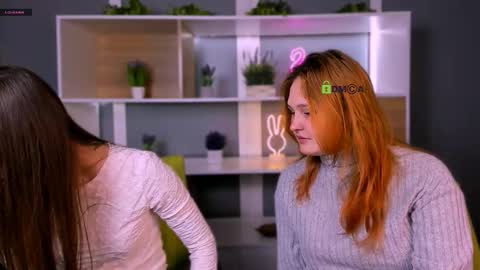 arianaa_cat online show from March 4, 7:55 pm