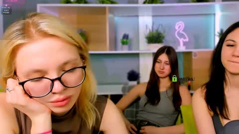 arianaa_cat online show from March 2, 3:33 am