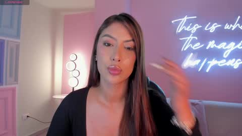 Ariana Dumont online show from May 8, 11:05 am