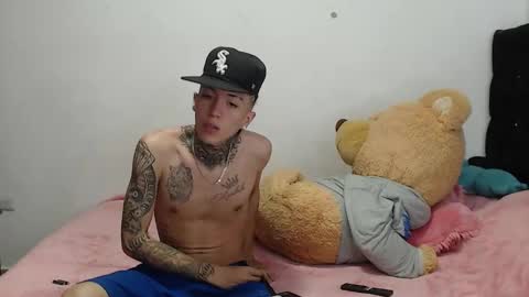 arianna and max online show from October 3, 7:27 am