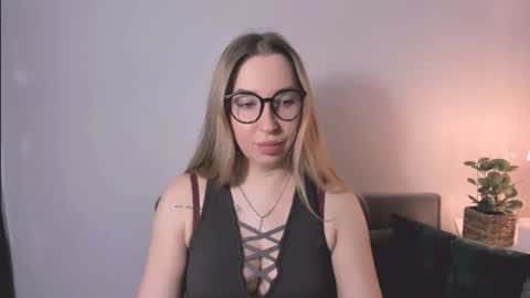 Aria online show from February 23, 10:39 am