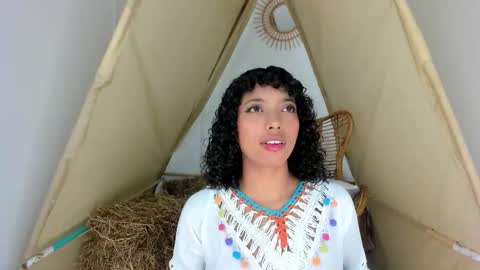 Snapshot of ariella_ruiz chatting on October 12, 12:09 pm A R I online show from October 12, 12:09 pm