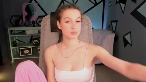 Snapshot of arielsykes chatting on September 22, 6:23 pm arielsykes online show from September 22, 6:23 pm
