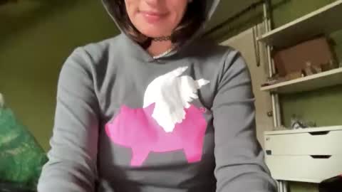 ariel  colin when hes here online show from January 5, 7:28 pm