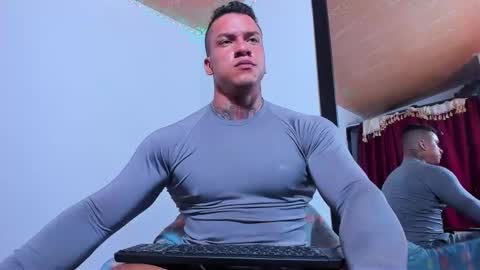 arnold sexy hot98 online show from December 24, 1:49 am