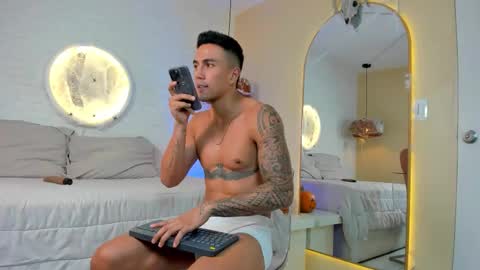 ARON BOLT online show from October 28, 7:04 pm