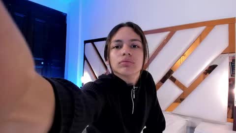 Aron cruz  online show from April 10, 1:27 pm