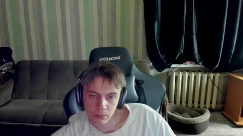 Snapshot of aron_neall chatting on October 13, 5:20 am biggest penis online show from October 13, 5:20 am