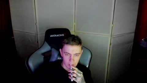 Snapshot of aron_neall chatting on January 27, 7:14 am biggest penis online show from January 27, 7:14 am