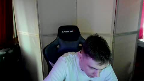 Snapshot of aron_neall chatting on January 4, 9:21 am biggest penis online show from January 4, 9:21 am