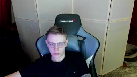 Snapshot of aron_neall chatting on December 29, 11:07 am biggest penis online show from December 29, 11:07 am