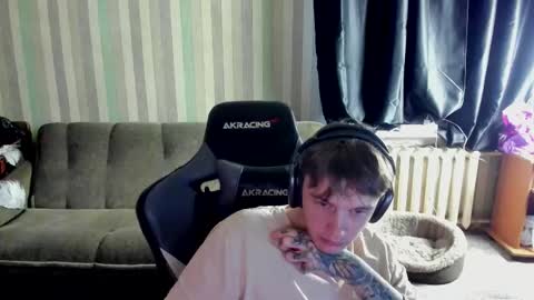 Snapshot of aron_neall chatting on October 18, 6:06 am biggest penis online show from October 18, 6:06 am