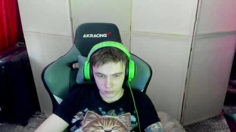 Snapshot of aron_neall chatting on February 19, 9:50 am biggest penis online show from February 19, 9:50 am