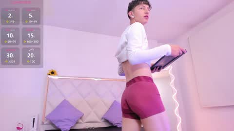 Snapshot of aron_tay chatting on December 22, 3:55 am  your aron  online show from December 22, 3:55 am