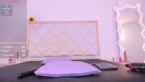 Snapshot of aron_tay chatting on December 24, 12:44 pm  your aron  online show from December 24, 12:44 pm