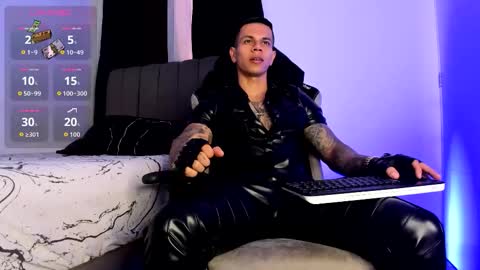 Snapshot of arondark chatting on October 16, 7:24 pm DarkMaster online show from October 16, 7:24 pm