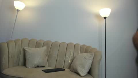 Snapshot of aroon_connor chatting on October 17, 12:58 am   online show from October 17, 12:58 am