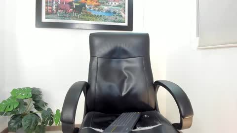 Snapshot of aroon_connor chatting on February 9, 2:06 am   online show from February 9, 2:06 am