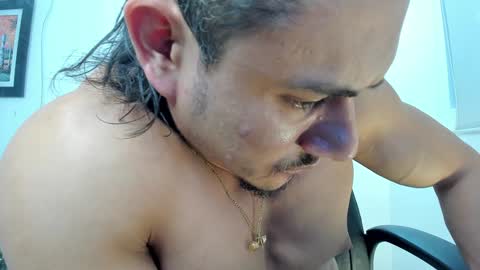 Snapshot of aroon_connor chatting on February 8, 11:02 pm   online show from February 8, 11:02 pm